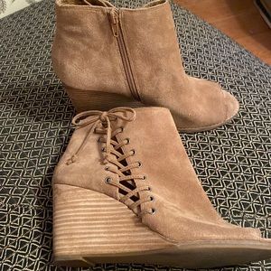 Lucky Brand - peep toe wedge - Size 9